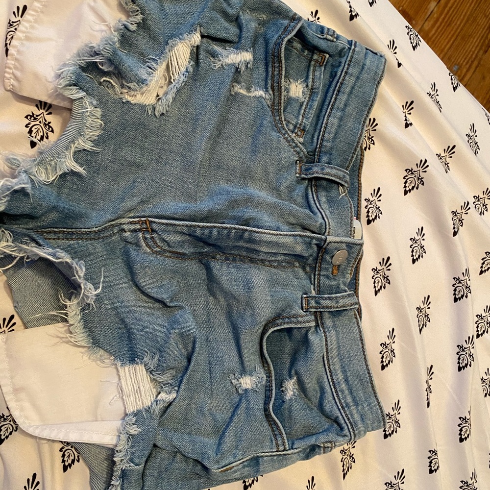 Shorts - Picture 3 of 3